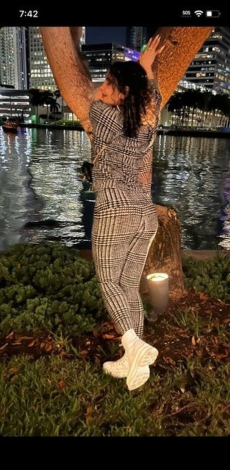 Nacktes geleaktes OnlyFans-Foto von Nadine Velazquez