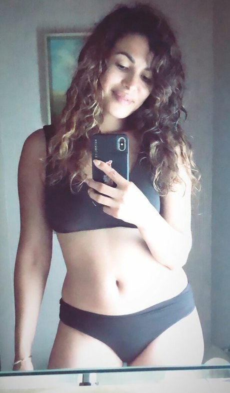 Nacktes geleaktes OnlyFans-Foto von Nadine Velazquez