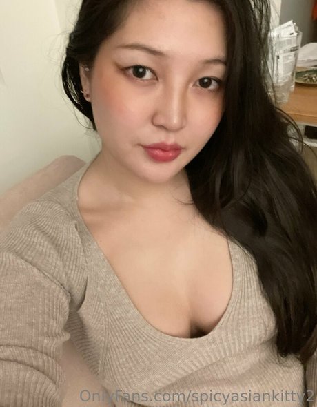 Nacktes geleaktes OnlyFans-Foto von Spicyasiankitty2