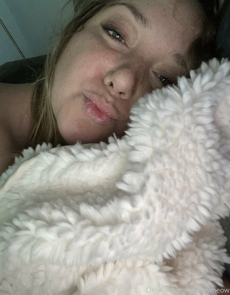 Nacktes geleaktes OnlyFans-Foto von Remymeow