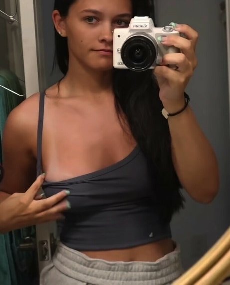 Nacktes geleaktes OnlyFans-Foto von Emma Marie