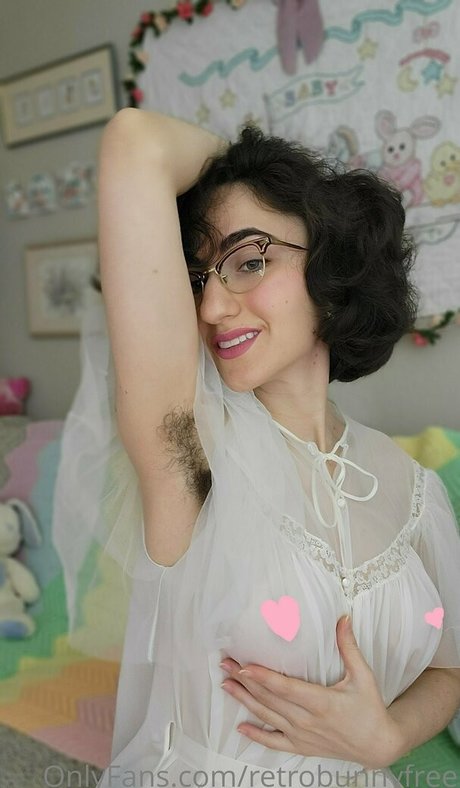 Nacktes geleaktes OnlyFans-Foto von Retrobunnyfree