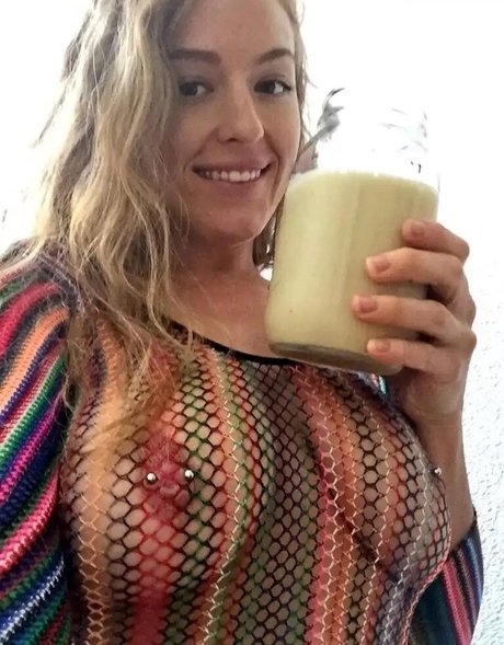 Bustyirhousewife