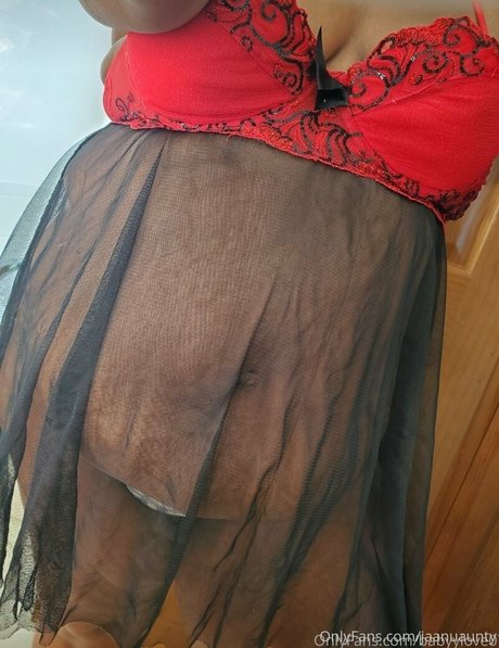 Nacktes geleaktes OnlyFans-Foto von Jaanuaunty