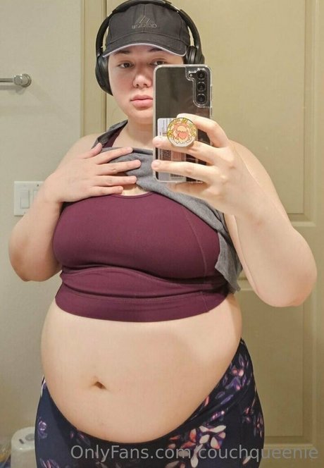 Nacktes geleaktes OnlyFans-Foto von Couchqueenie