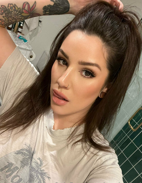 Nacktes geleaktes OnlyFans-Foto von Lunaluvbad