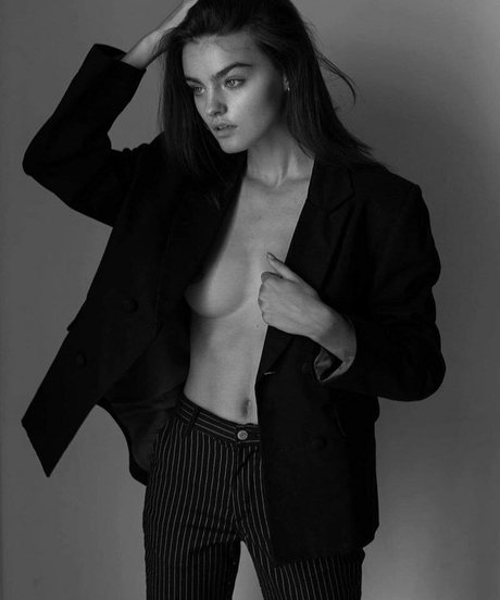 Nacktes geleaktes OnlyFans-Foto von Freya Walton