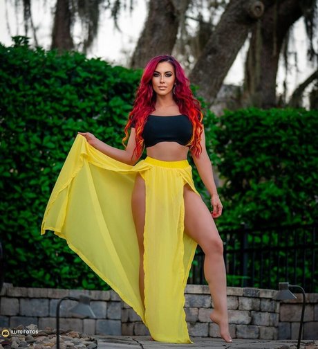 Nacktes geleaktes OnlyFans-Foto von Santana Garrett