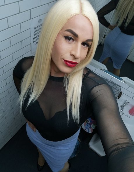 Nacktes geleaktes OnlyFans-Foto von Lialarosa