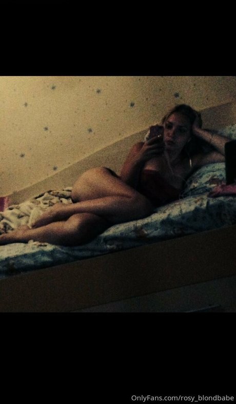 Nacktes geleaktes OnlyFans-Foto von Rosyblondbabe