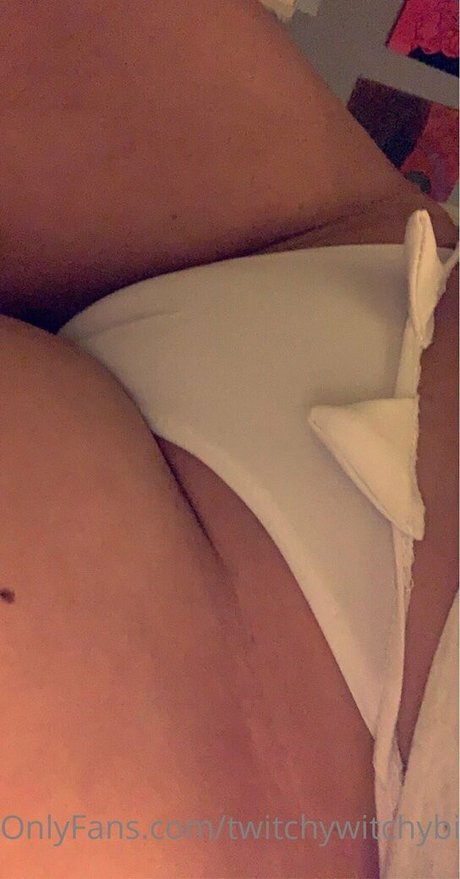 Nacktes geleaktes OnlyFans-Foto von Twitchywitchybitchy
