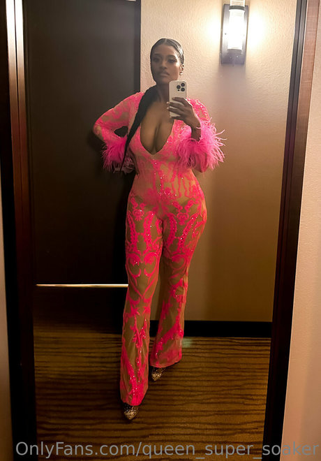 Nacktes geleaktes OnlyFans-Foto von Queensupersoaker