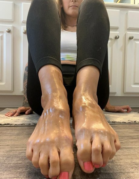 Prettyfeetandface