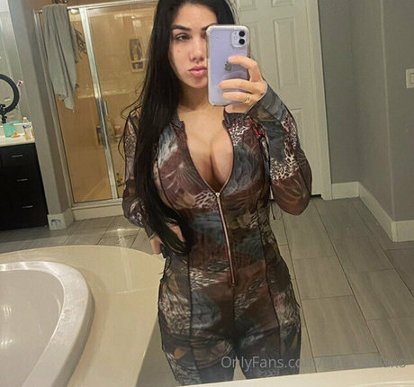 Nacktes geleaktes OnlyFans-Foto von Therosaliaxo