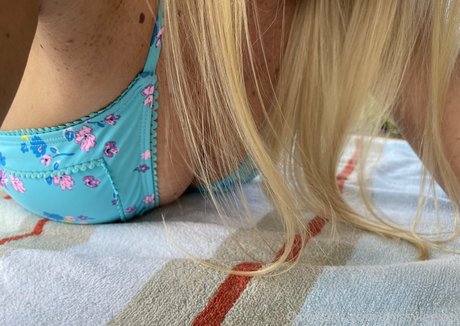 Nacktes geleaktes OnlyFans-Foto von Dvpgirlnextdoorxxx