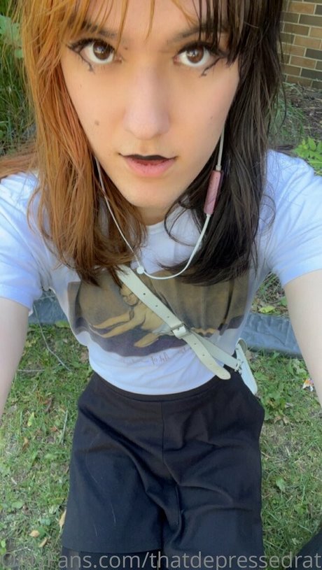 Nacktes geleaktes OnlyFans-Foto von Thatdepressedrat