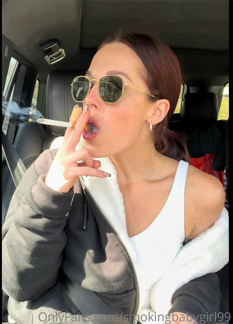 Nacktes geleaktes OnlyFans-Foto von Smokingbabygirl99