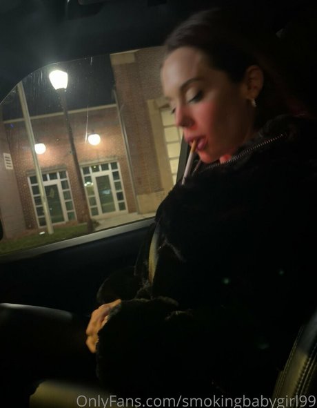 Nacktes geleaktes OnlyFans-Foto von Smokingbabygirl99