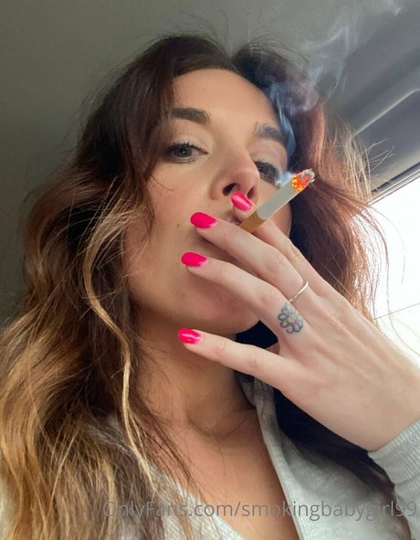 Nacktes geleaktes OnlyFans-Foto von Smokingbabygirl99