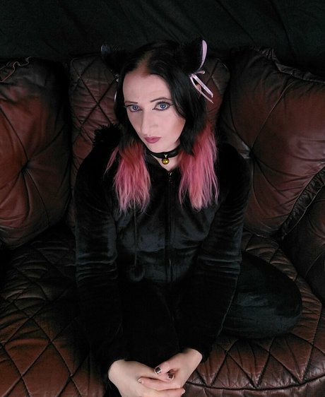 Dead_girly