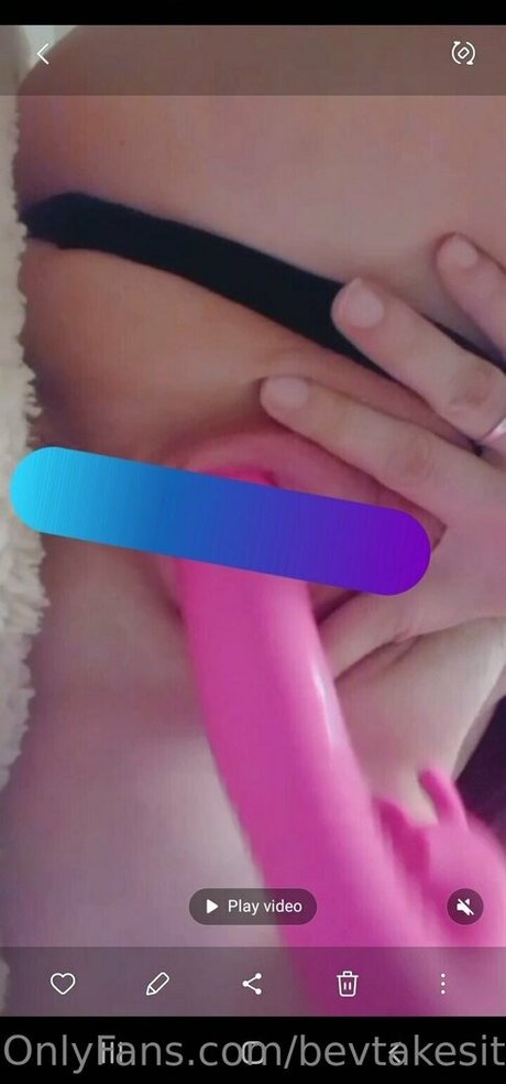 Nacktes geleaktes OnlyFans-Foto von Bevtakesit