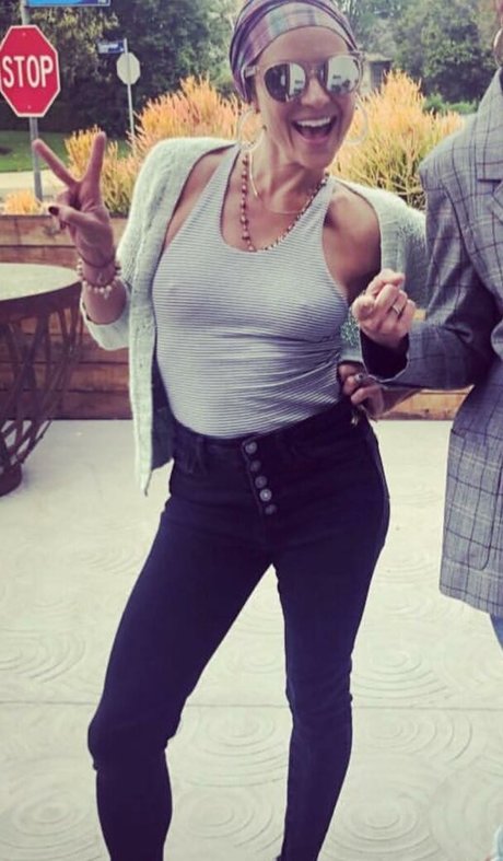 Nacktes geleaktes OnlyFans-Foto von Christine Lakin