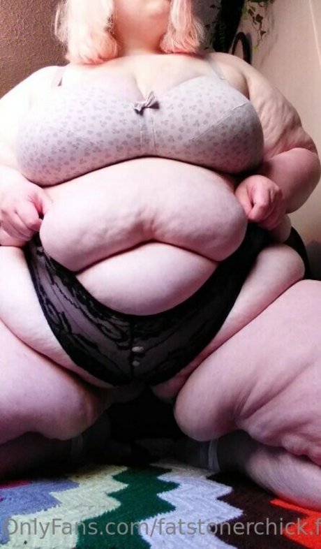 Nacktes geleaktes OnlyFans-Foto von Fatstonerchickfree