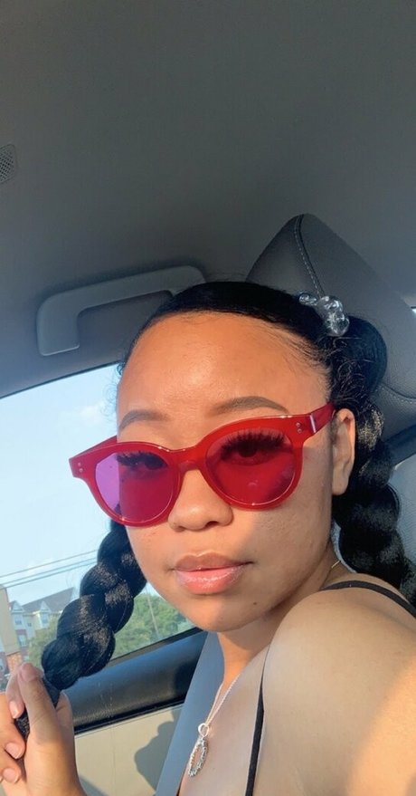 Jhenecurious