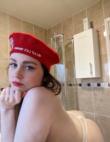 Nacktes geleaktes OnlyFans-Foto von Reach For The Peach