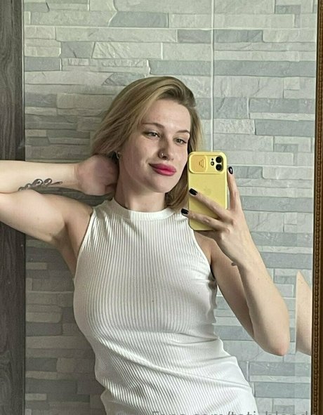 Nacktes geleaktes OnlyFans-Foto von Tatiblonde