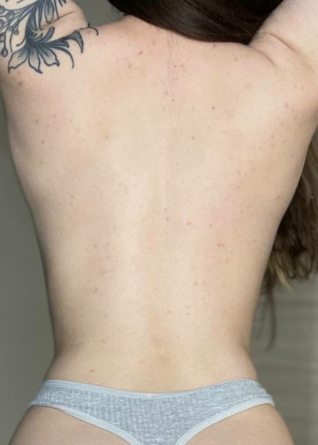 Nacktes geleaktes OnlyFans-Foto von Olesyaliberman