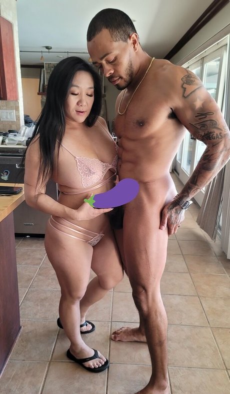Nacktes geleaktes OnlyFans-Foto von Song Lee