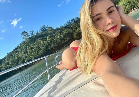 Nacktes geleaktes OnlyFans-Foto von Larissa Sumpani