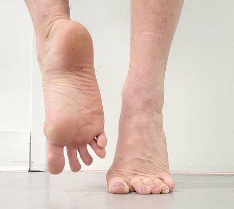 Nacktes geleaktes OnlyFans-Foto von Ballettwinkletoes