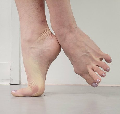Nacktes geleaktes OnlyFans-Foto von Ballettwinkletoes