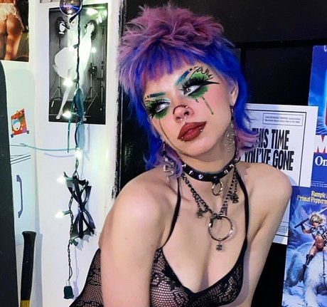 Nacktes geleaktes OnlyFans-Foto von Death2honey