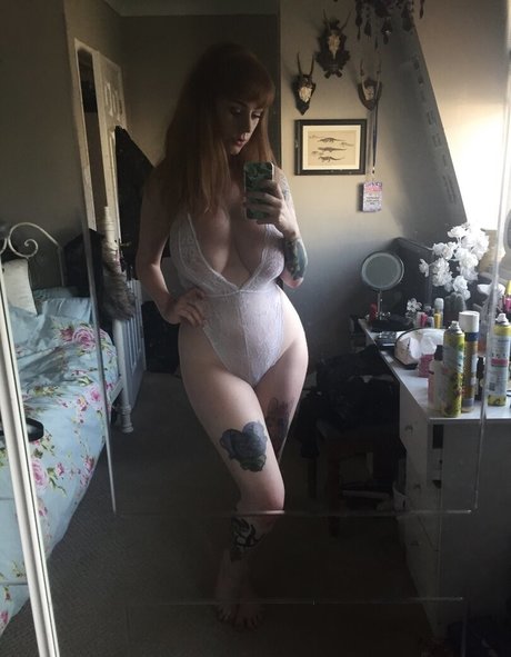 Nacktes geleaktes OnlyFans-Foto von Hollie Rutter