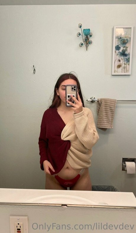 Nacktes geleaktes OnlyFans-Foto von Lildevdev