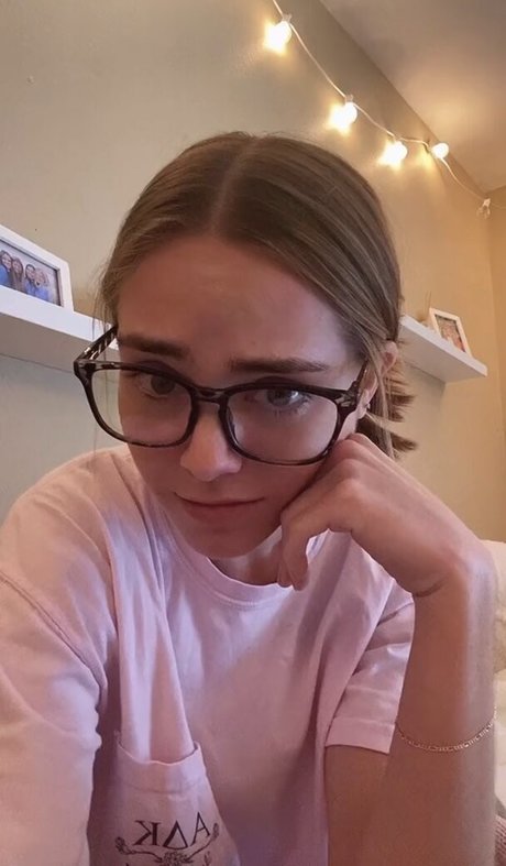 Nacktes geleaktes OnlyFans-Foto von Lauren Mae