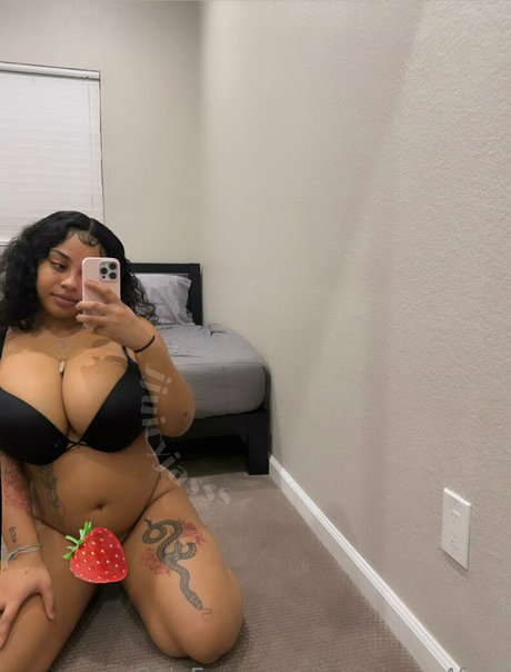 Nacktes geleaktes OnlyFans-Foto von Jjuicyjasss4free