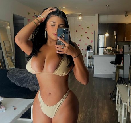 Nacktes geleaktes OnlyFans-Foto von Ceciliuh