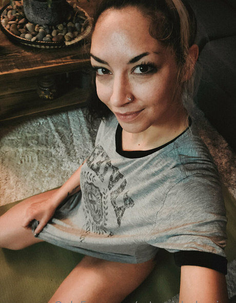 Nacktes geleaktes OnlyFans-Foto von Artemisbehaving
