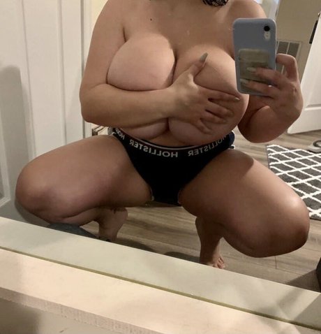 Nacktes geleaktes OnlyFans-Foto von Caroline Casbon