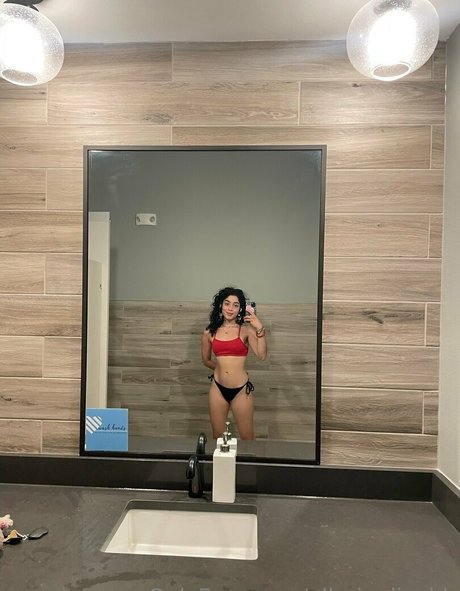 Nacktes geleaktes OnlyFans-Foto von Alluringliyahh