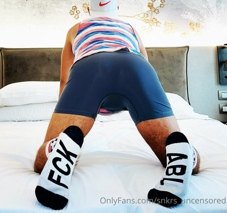 Nacktes geleaktes OnlyFans-Foto von Snkrsuncensored