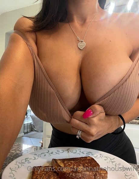 Nacktes geleaktes OnlyFans-Foto von Ariannathehousewife