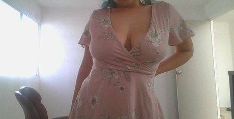 Nacktes geleaktes OnlyFans-Foto von Trippylittlehippi