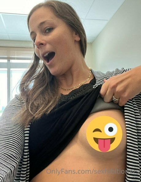 Nacktes geleaktes OnlyFans-Foto von Sexhibitioners