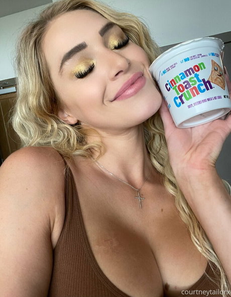 Nacktes geleaktes OnlyFans-Foto von Courtney Taylor