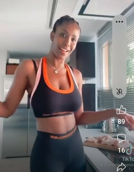 Nacktes geleaktes OnlyFans-Foto von Ainett Stephens